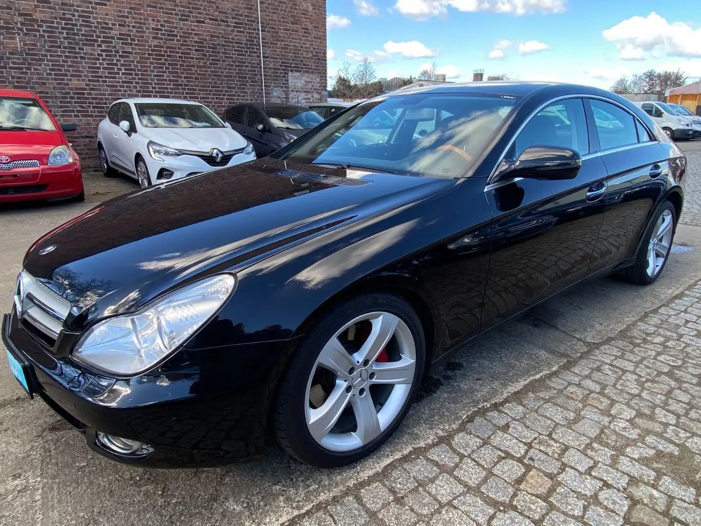Mercedes-Benz CLS 350 CGI Leder+Navi+Bi-Xenon+PDC+el.Sitze Schwarz - 1
