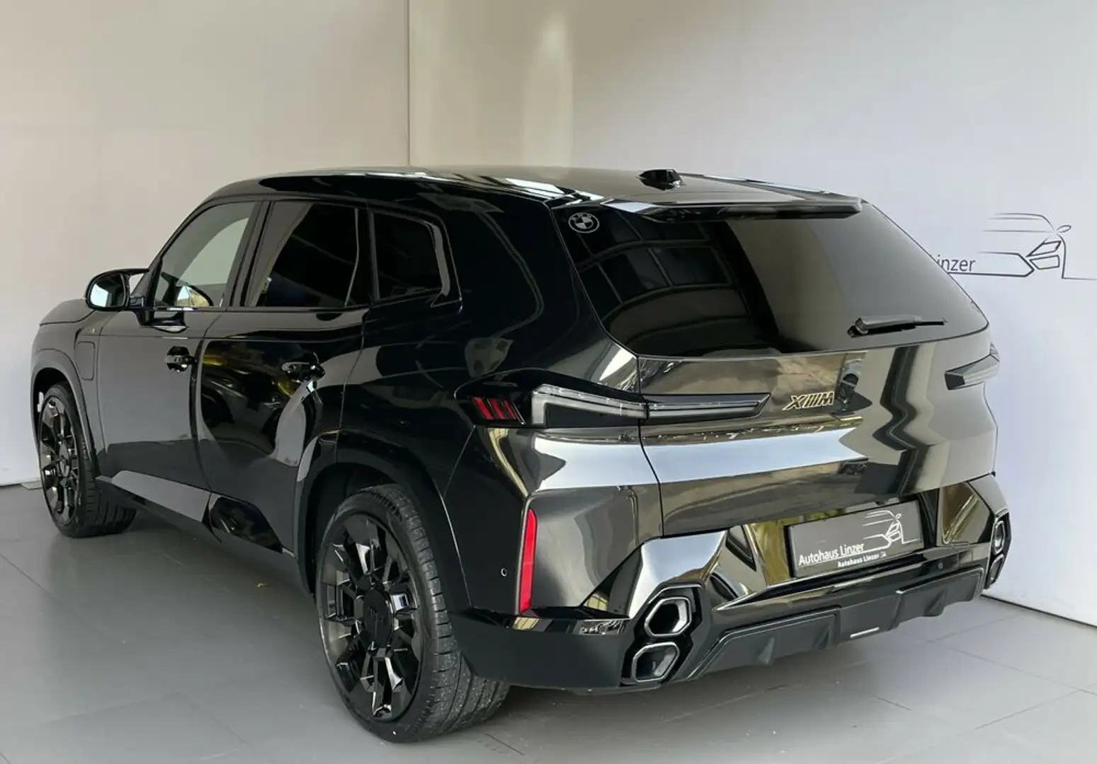 BMW XM 4,4i V8 *M-Drivers-Package*DAP*Bowers&W*AHK*23'' Чёрный - 2