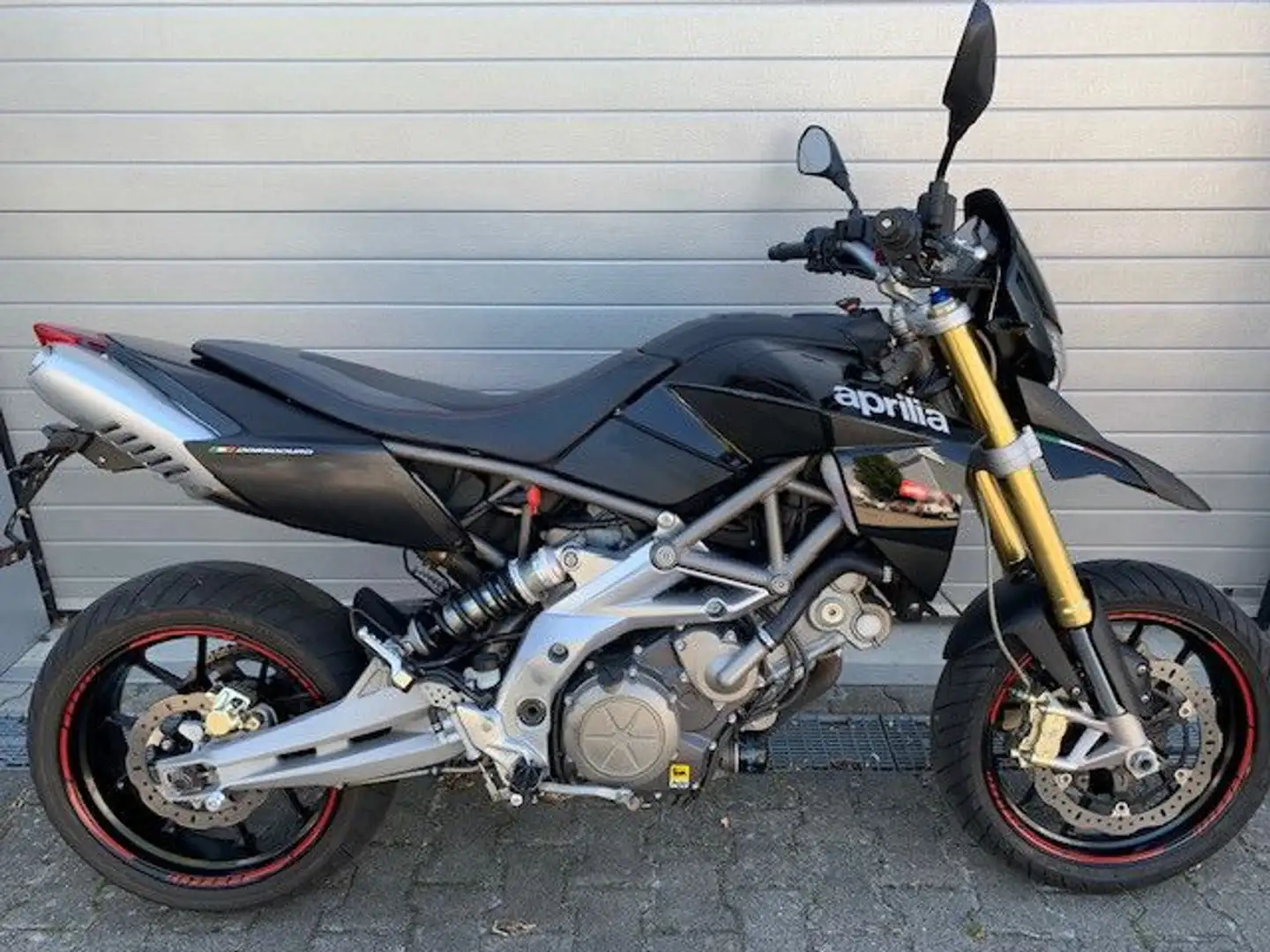 Aprilia Dorsoduro 750 Чорний - 1