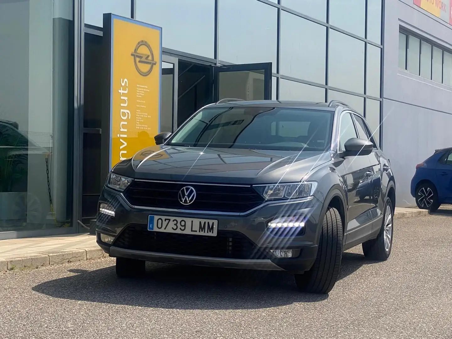 Volkswagen T-Roc 1.5 TSI Advance Grau - 2