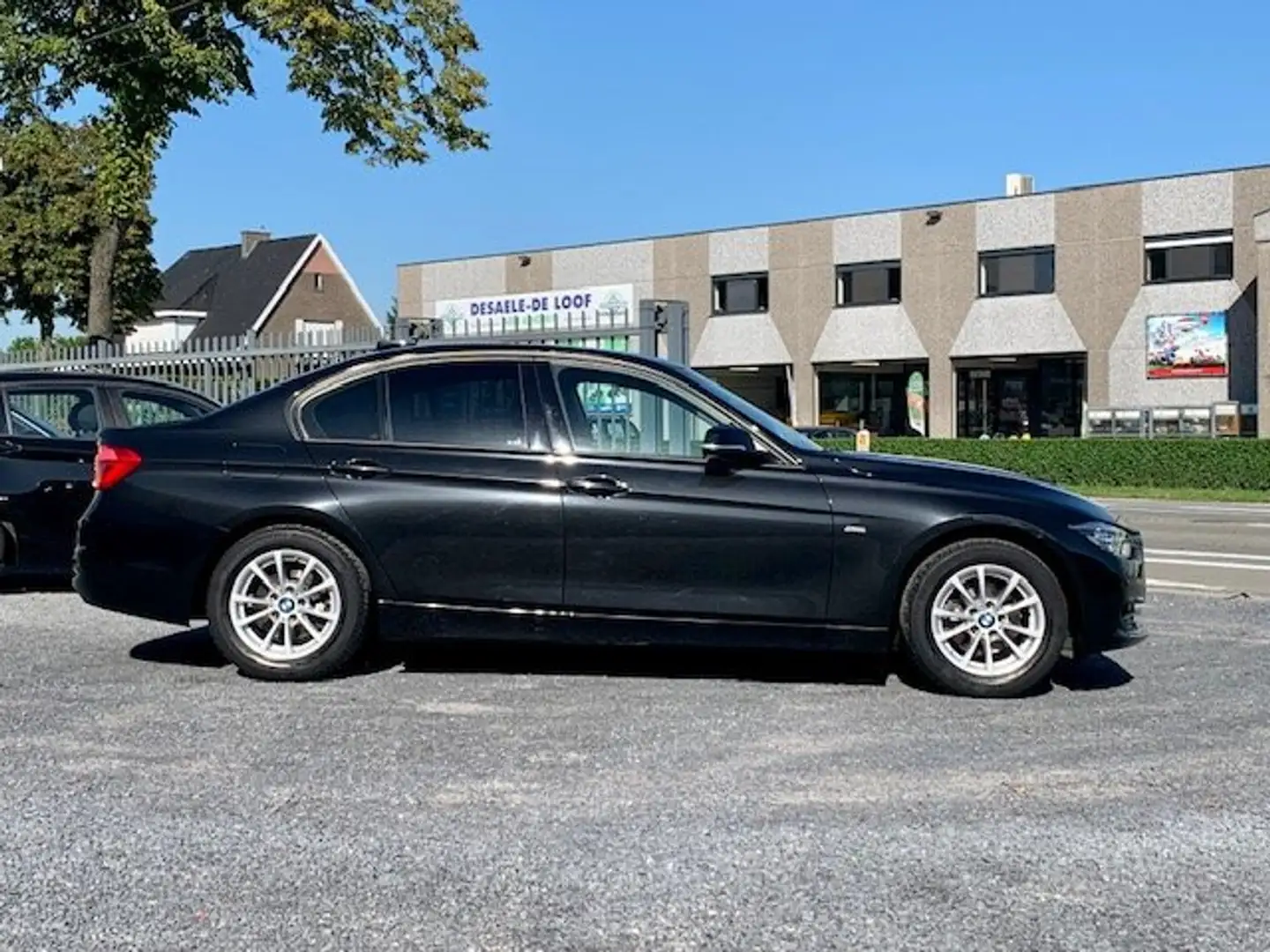 BMW 318 318i Sport Line Facelift LED Navi Cruise Euro6b Noir - 2