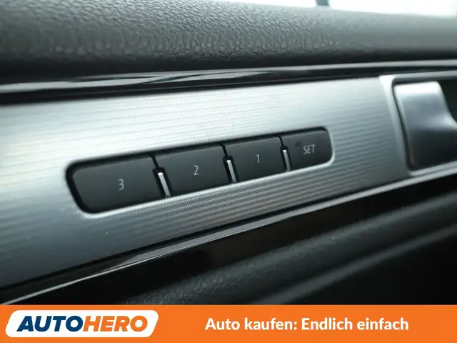 Volkswagen Touareg view 29