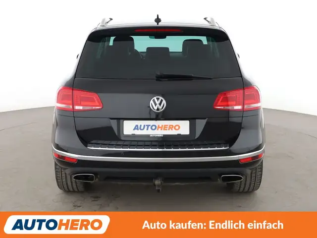 Volkswagen Touareg view 5