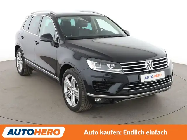Volkswagen Touareg view 8
