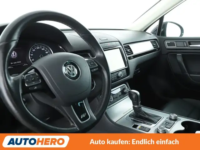 Volkswagen Touareg view 11