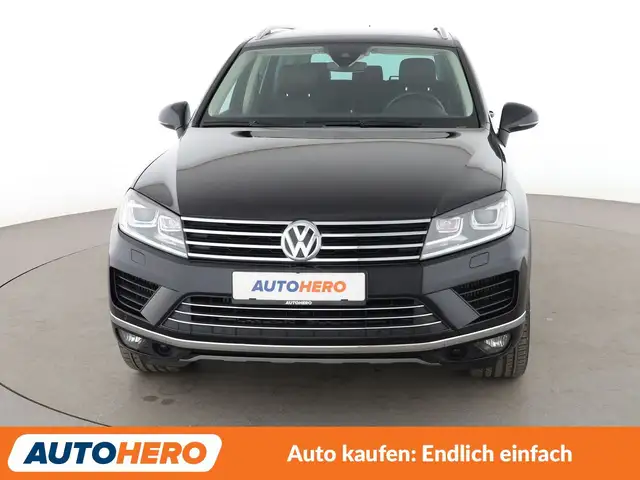Volkswagen Touareg view 9