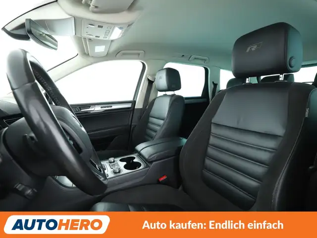 Volkswagen Touareg view 10