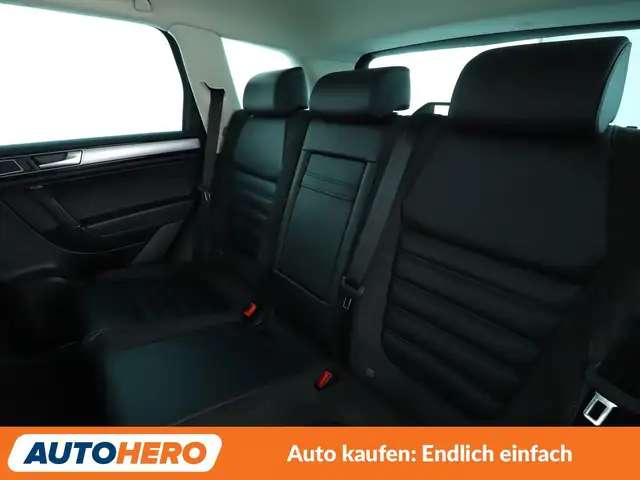 Volkswagen Touareg view 14
