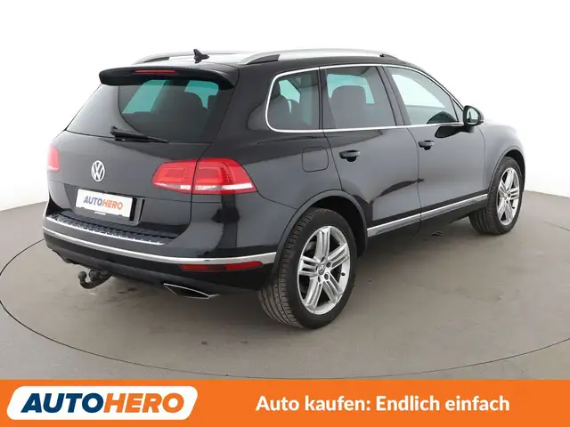 Volkswagen Touareg view 6