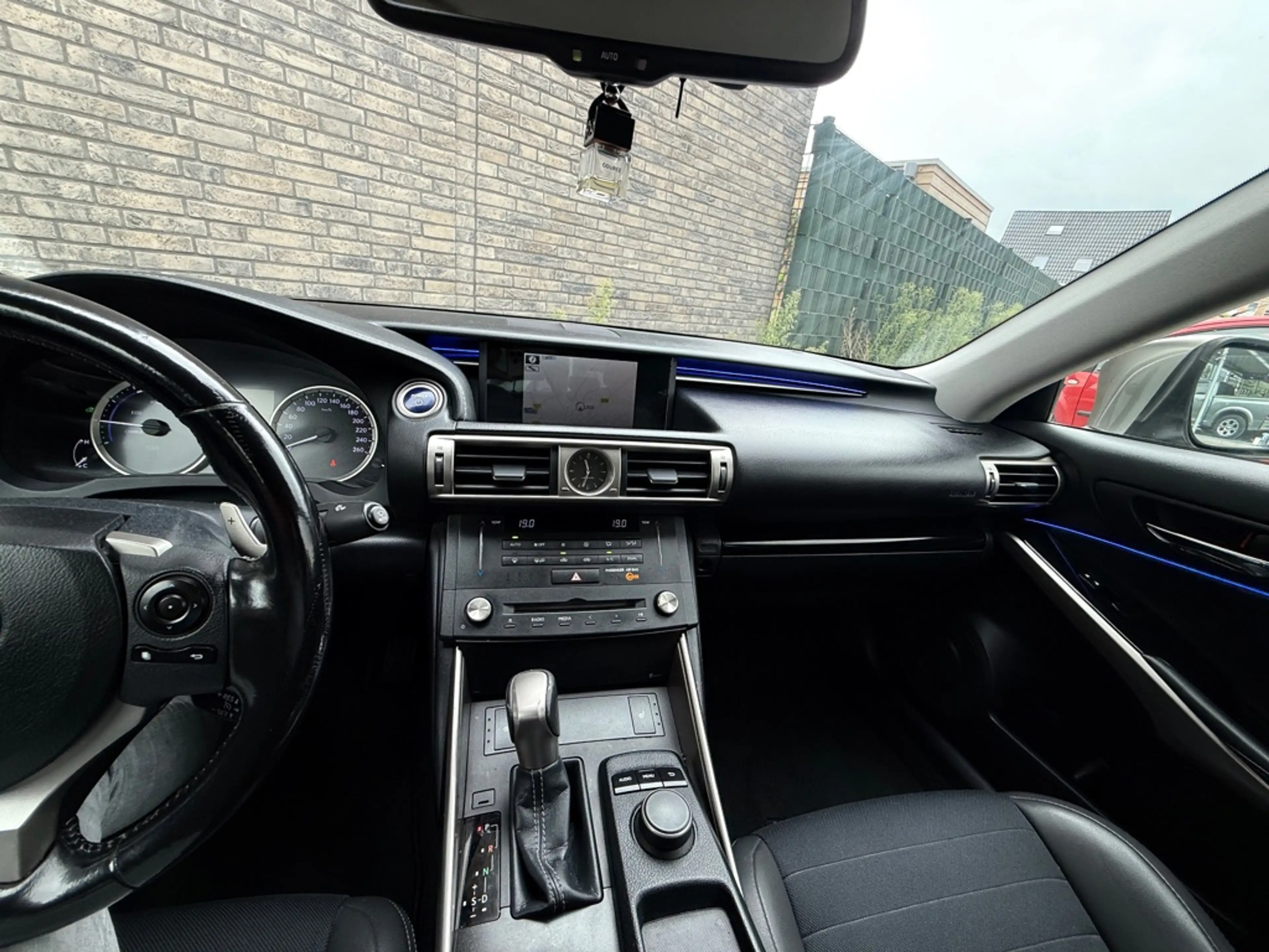 Lexus IS 300 300h 25th Edition Camera — photo 8