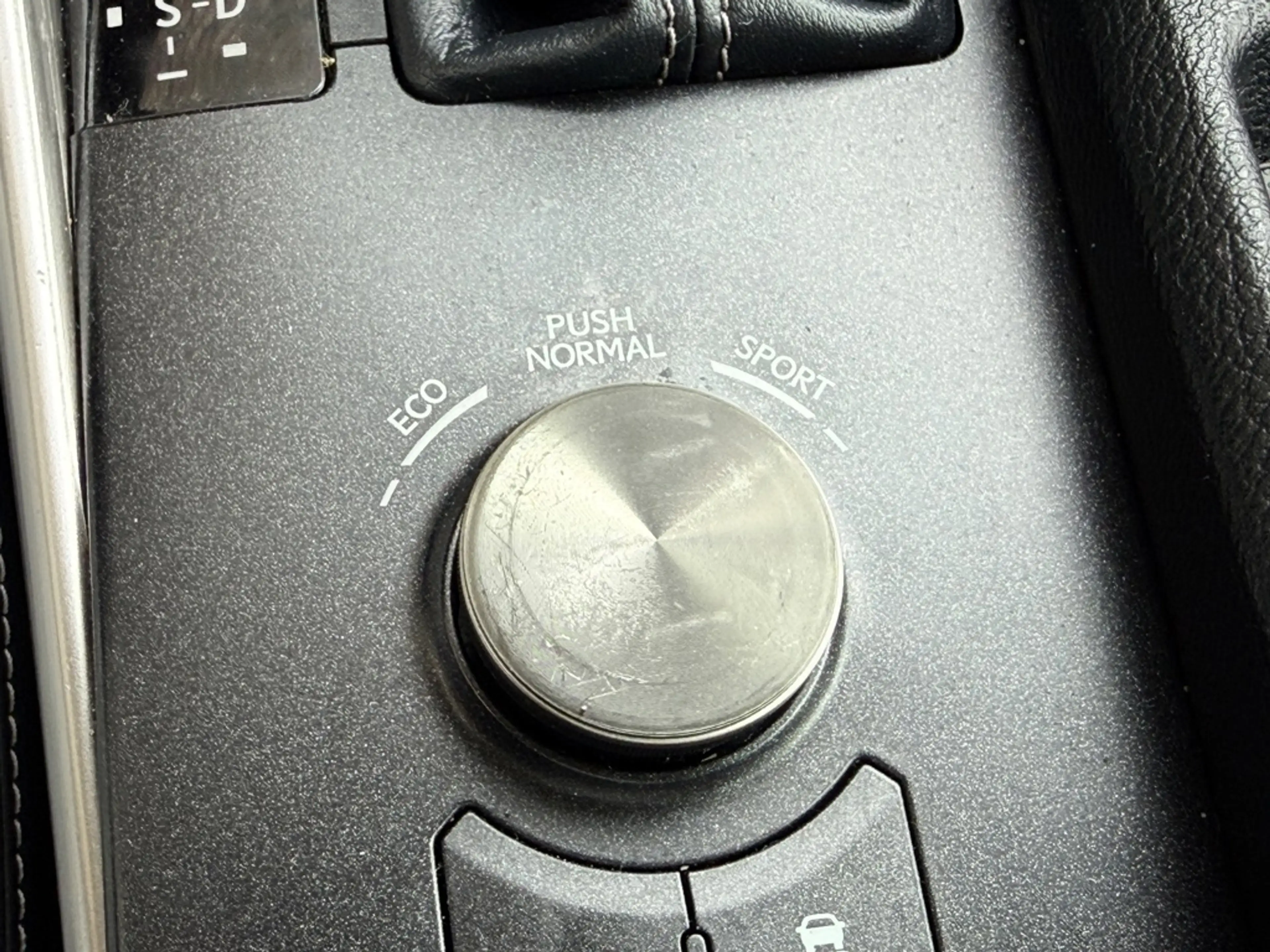Lexus IS 300 300h 25th Edition Camera — photo 12