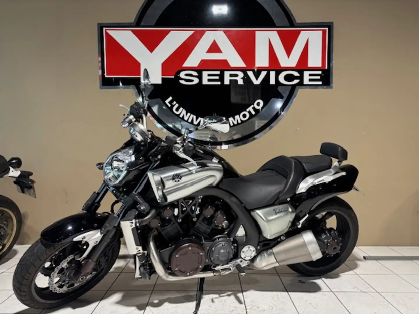 Yamaha Vmax Noir - 1