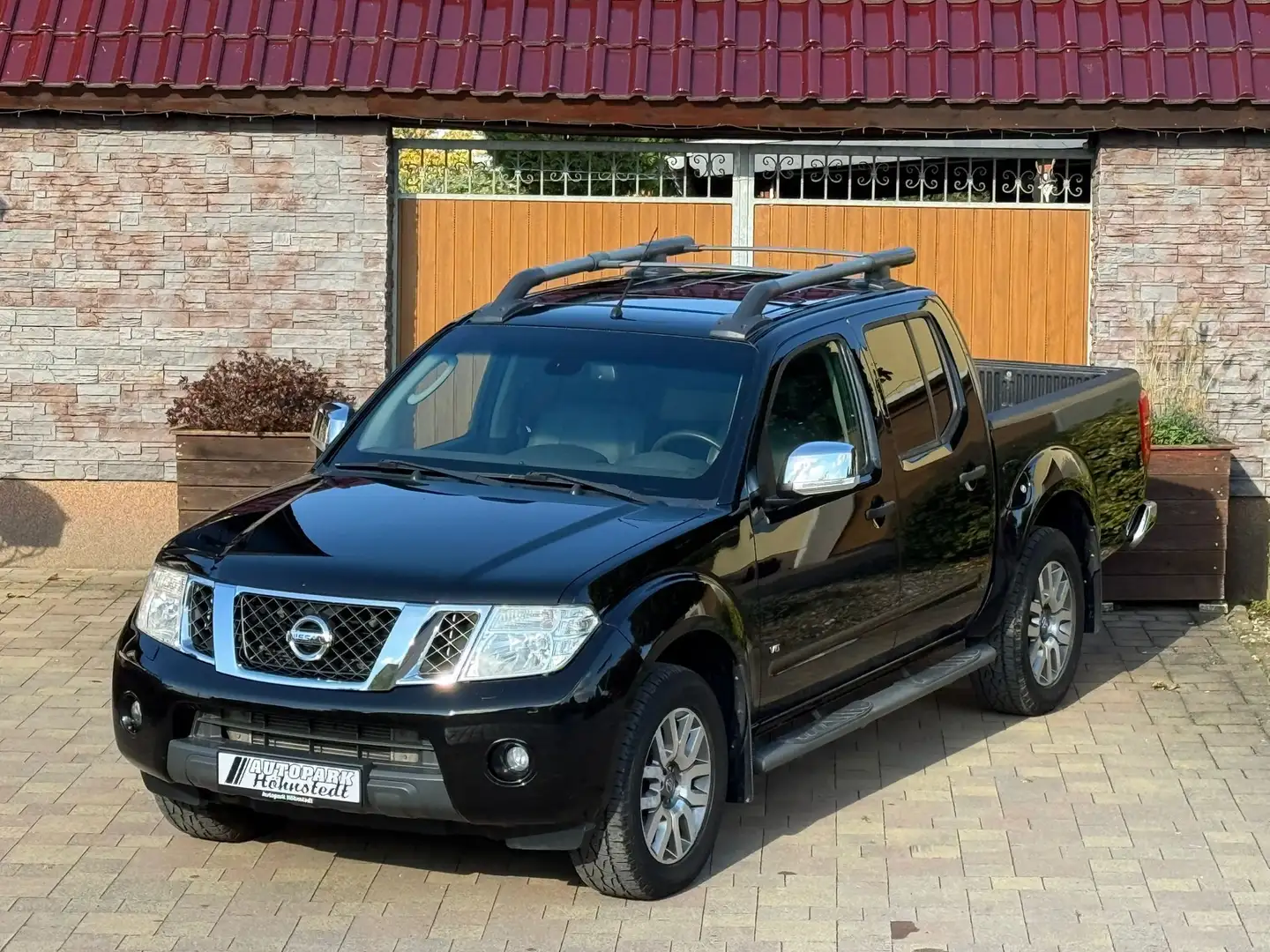 Nissan Navara Double Cab LE V6 4x4 LB*MwSt.*1. Hand* Schwarz - 1