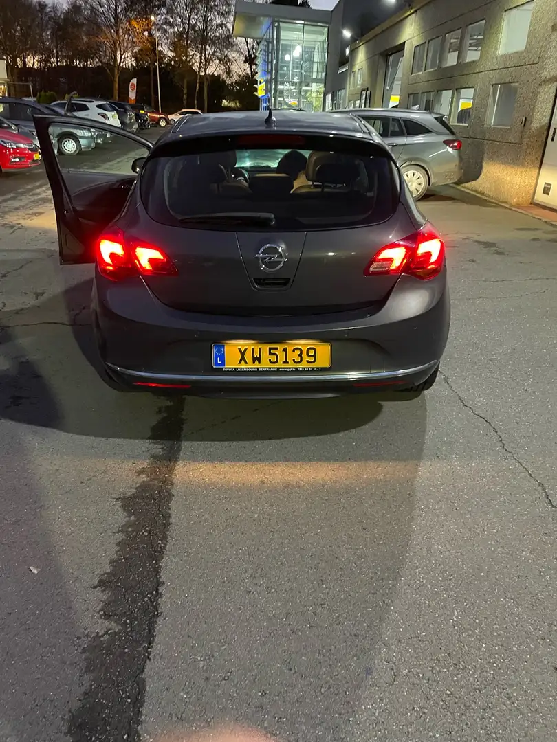 Opel Astra 1.4 Turbo Edition Gris - 2