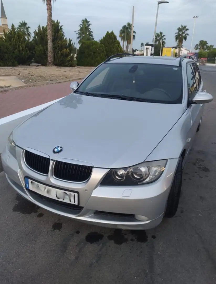 BMW 320 320d Touring Aut. - 1