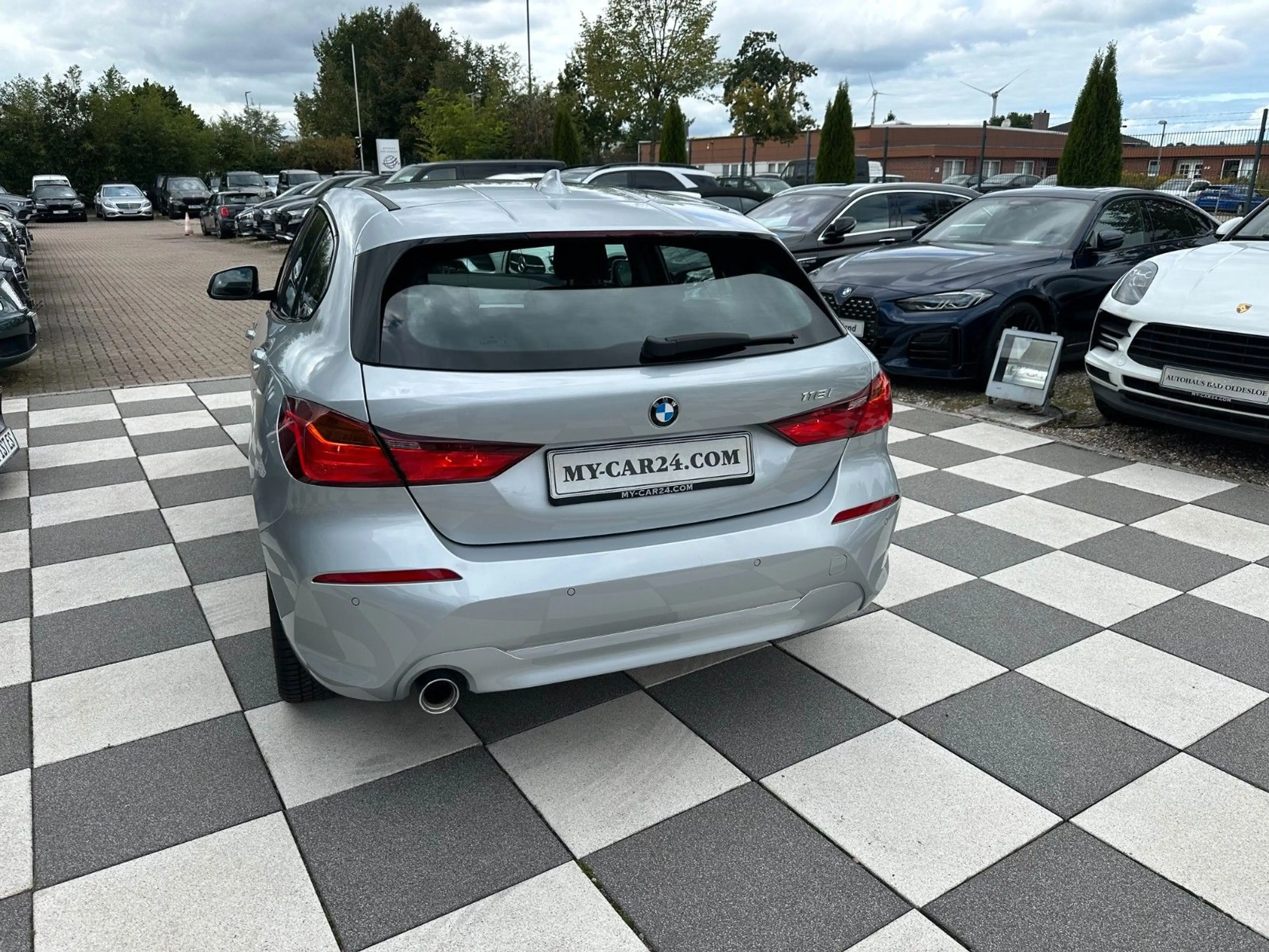 BMW 118 i Advantage,Navi,Ganzjahresr,1.Hand,Scheckh — photo 7