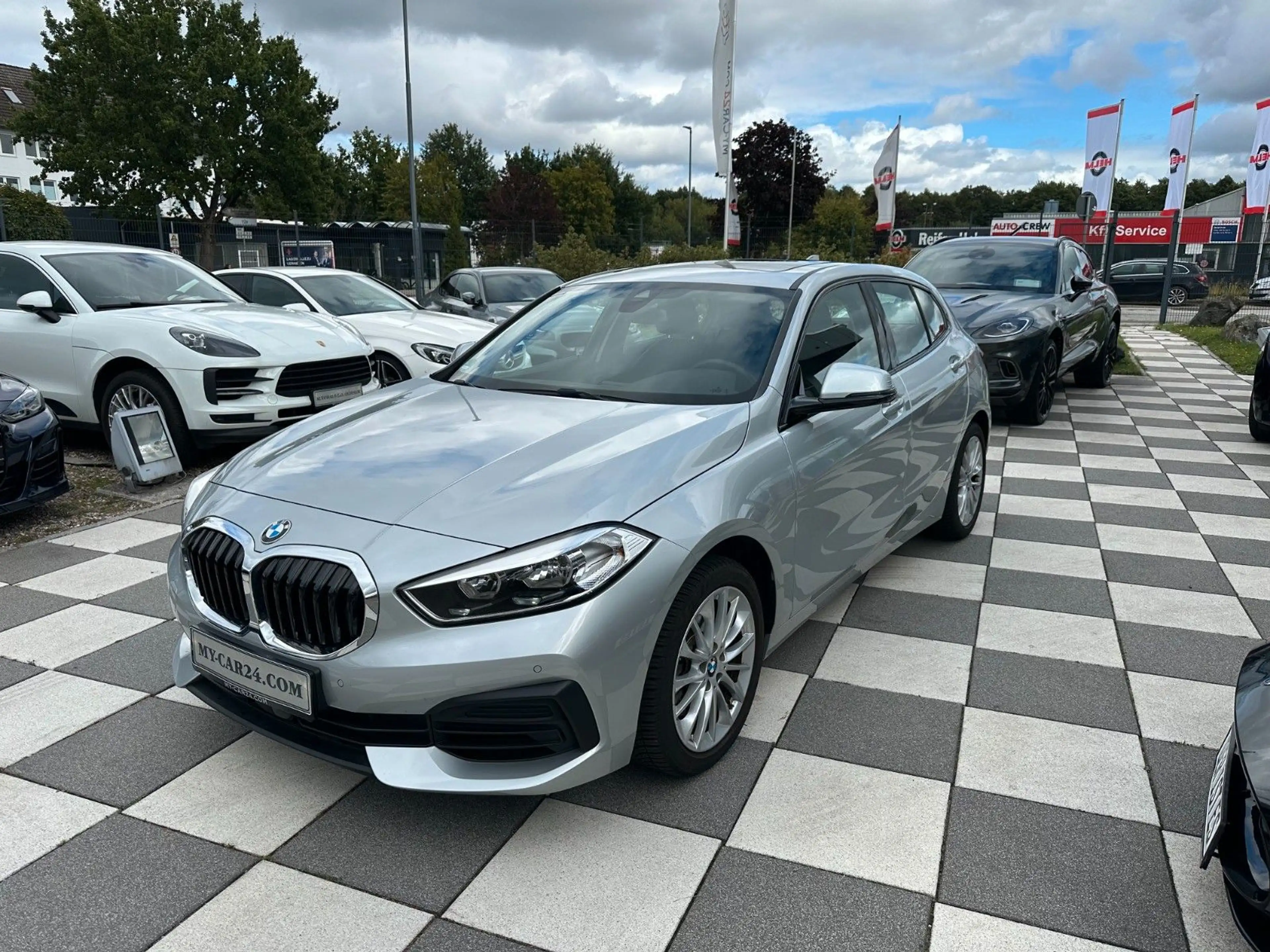 BMW 118 i Advantage,Navi,Ganzjahresr,1.Hand,Scheckh — photo 4