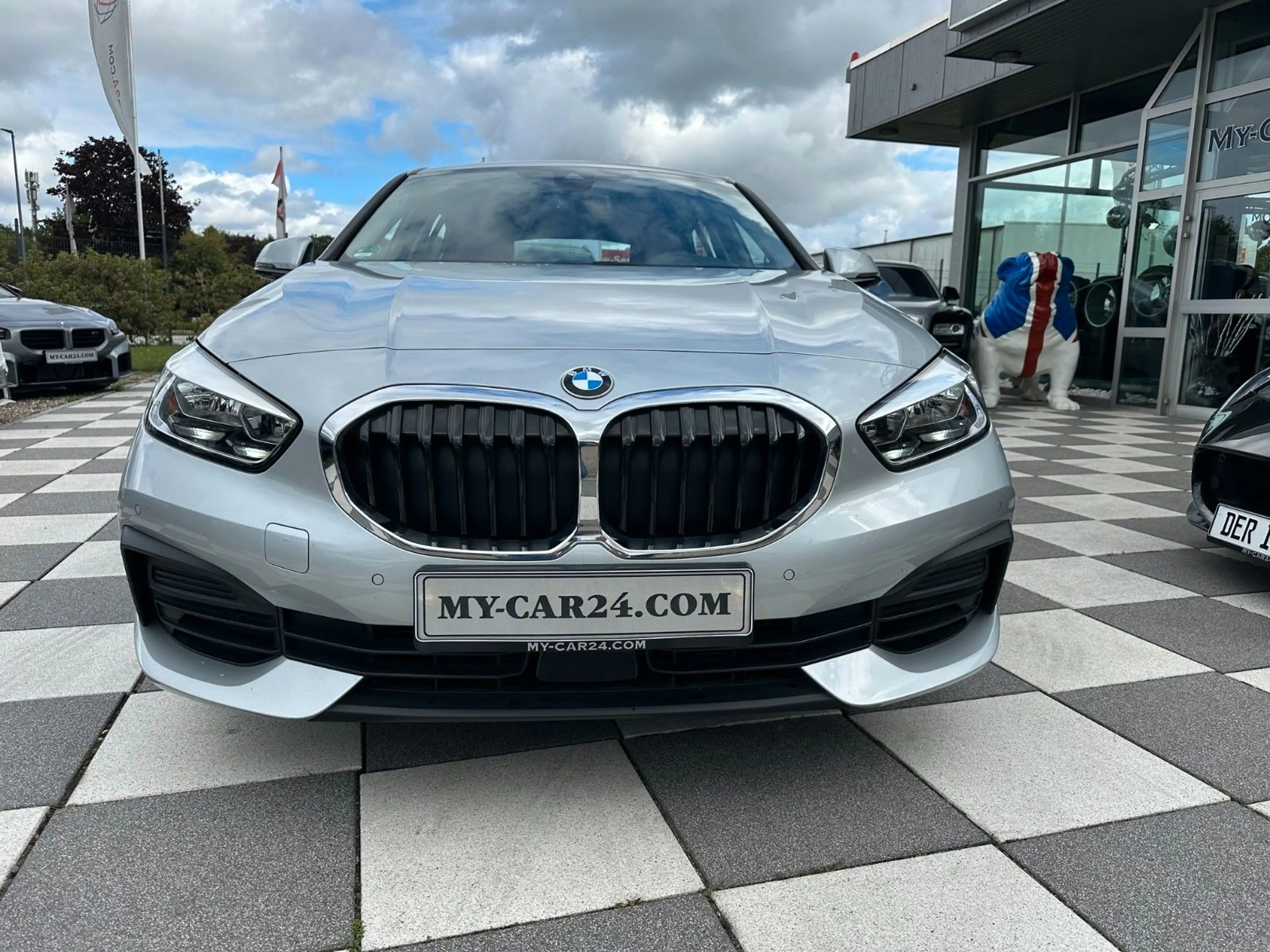BMW 118 i Advantage,Navi,Ganzjahresr,1.Hand,Scheckh — photo 3