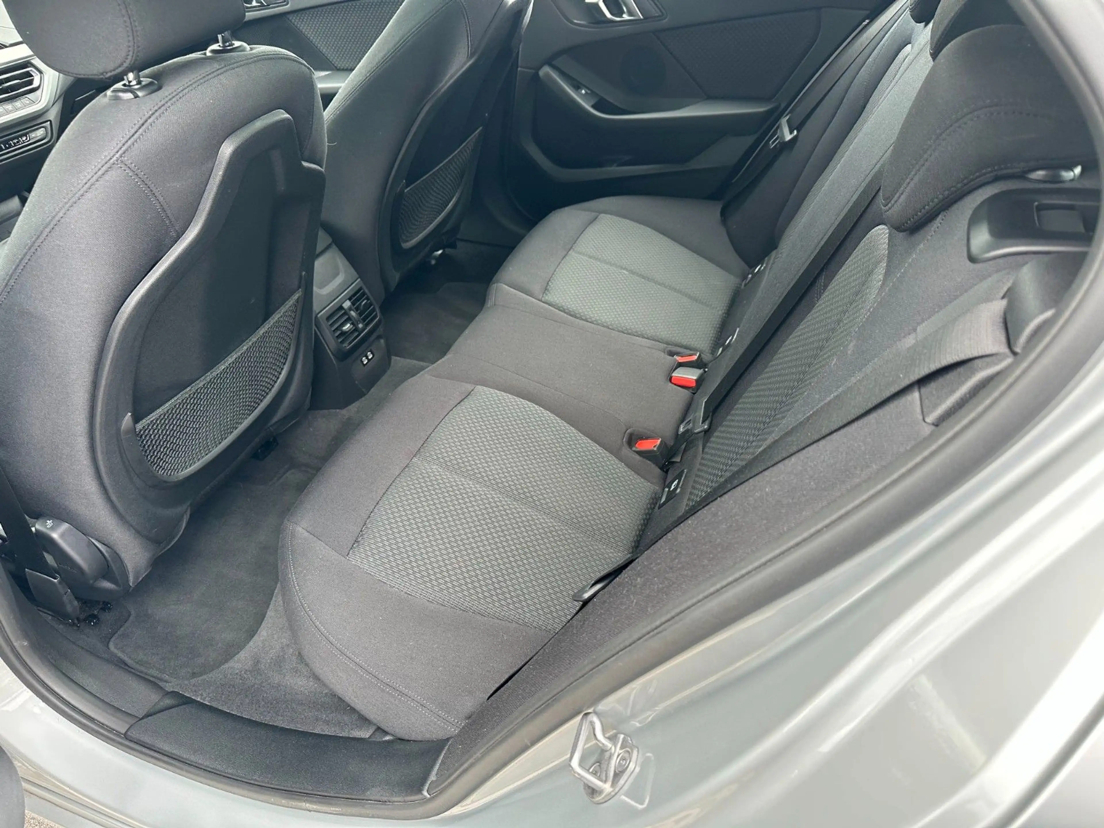 BMW 118 i Advantage,Navi,Ganzjahresr,1.Hand,Scheckh — photo 15