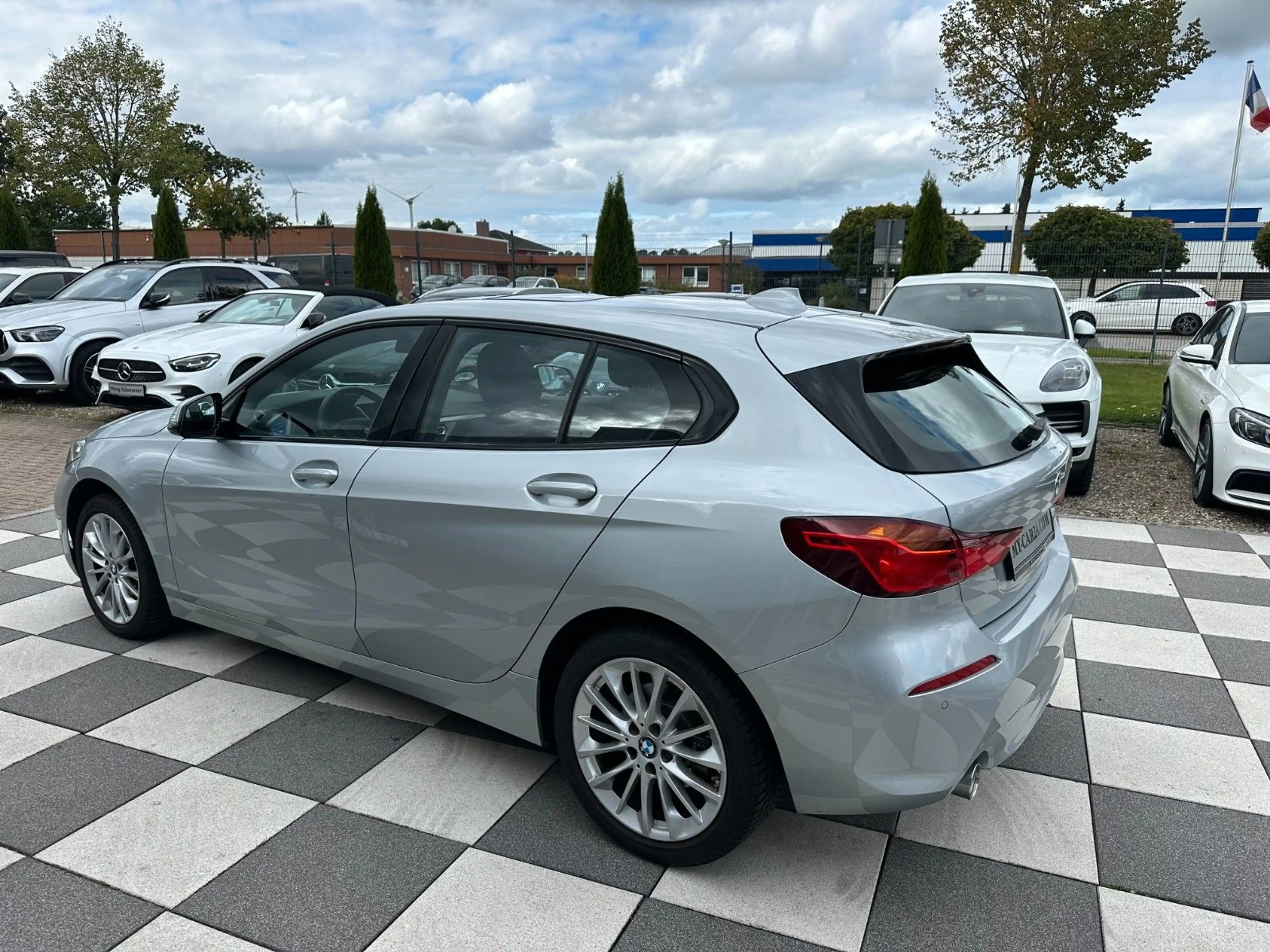 BMW 118 i Advantage,Navi,Ganzjahresr,1.Hand,Scheckh — photo 6