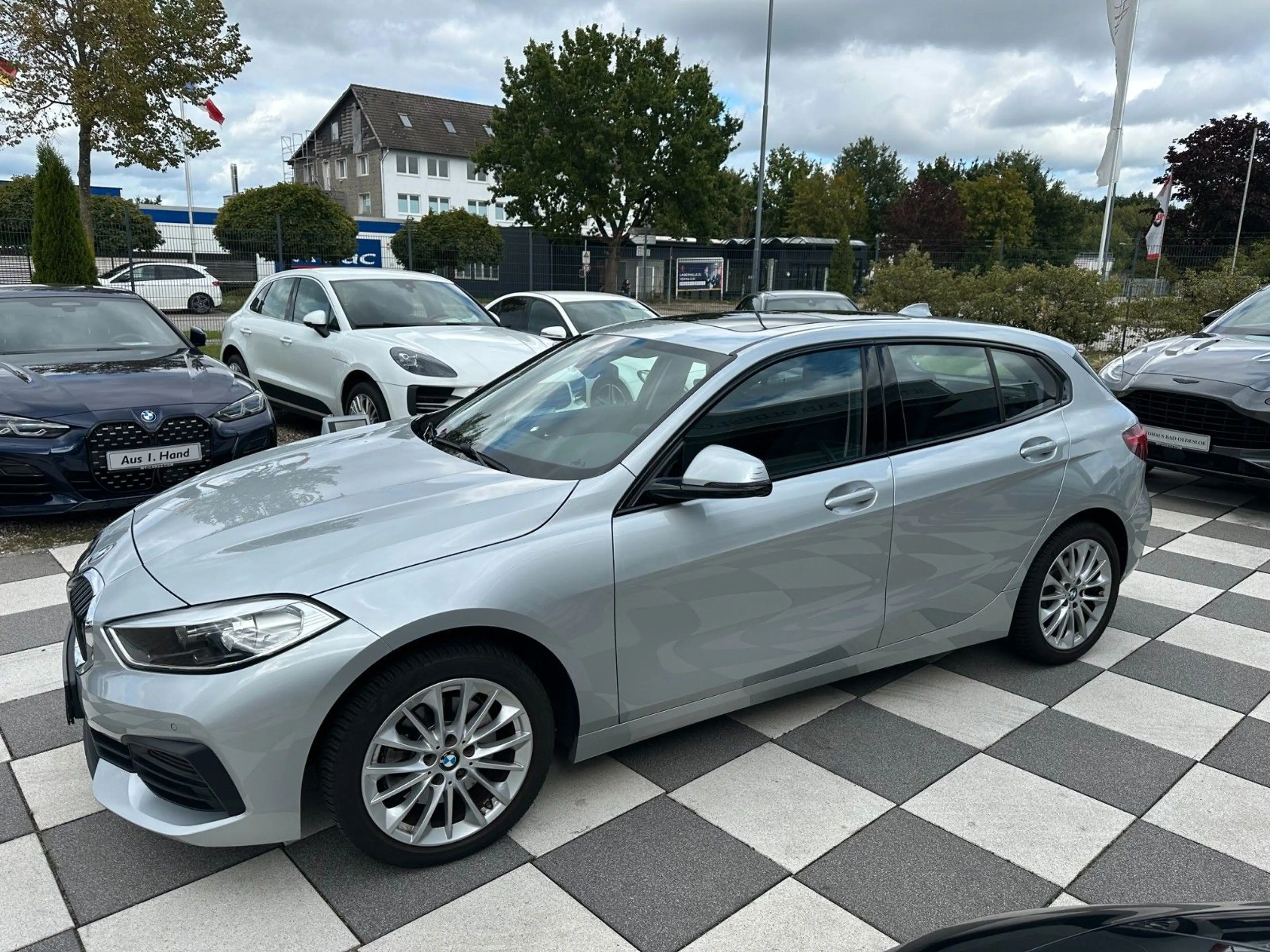 BMW 118 i Advantage,Navi,Ganzjahresr,1.Hand,Scheckh — photo 5