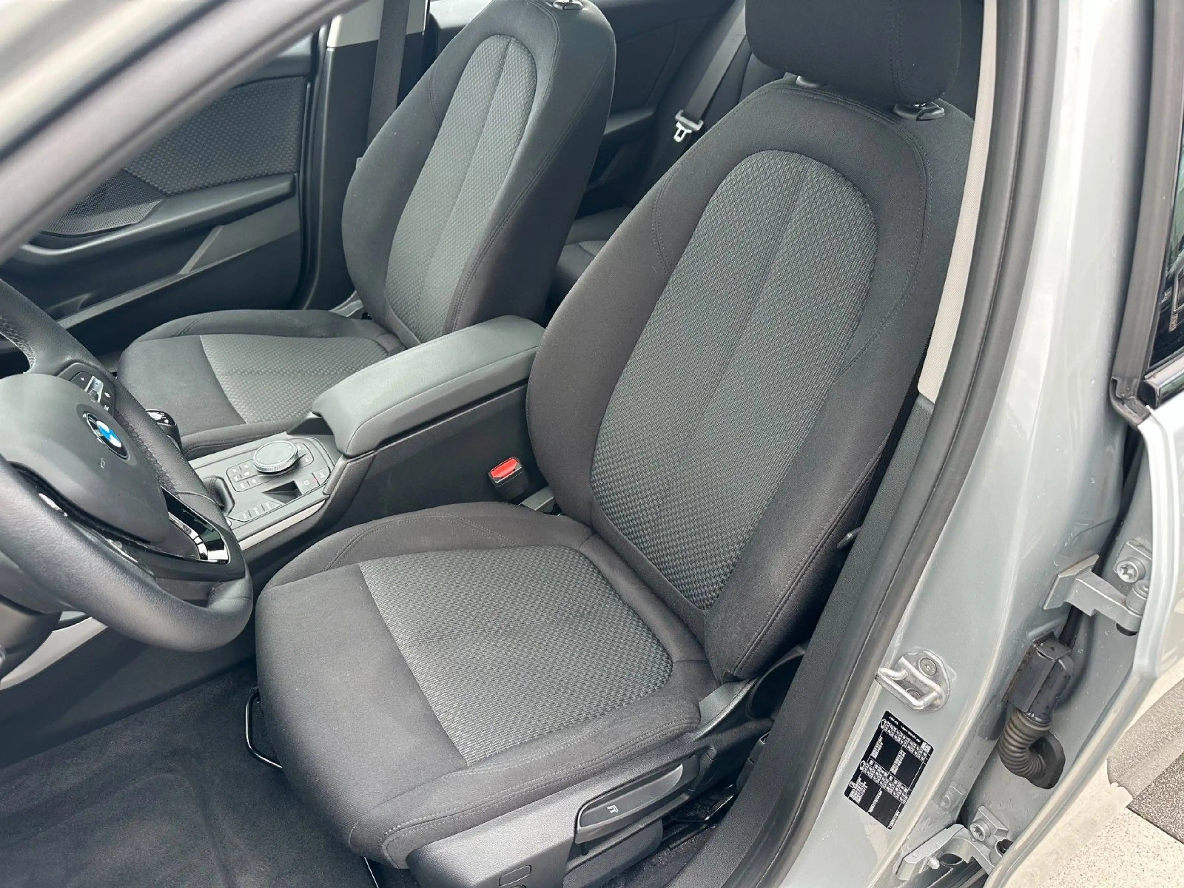 BMW 118 i Advantage,Navi,Ganzjahresr,1.Hand,Scheckh — photo 12