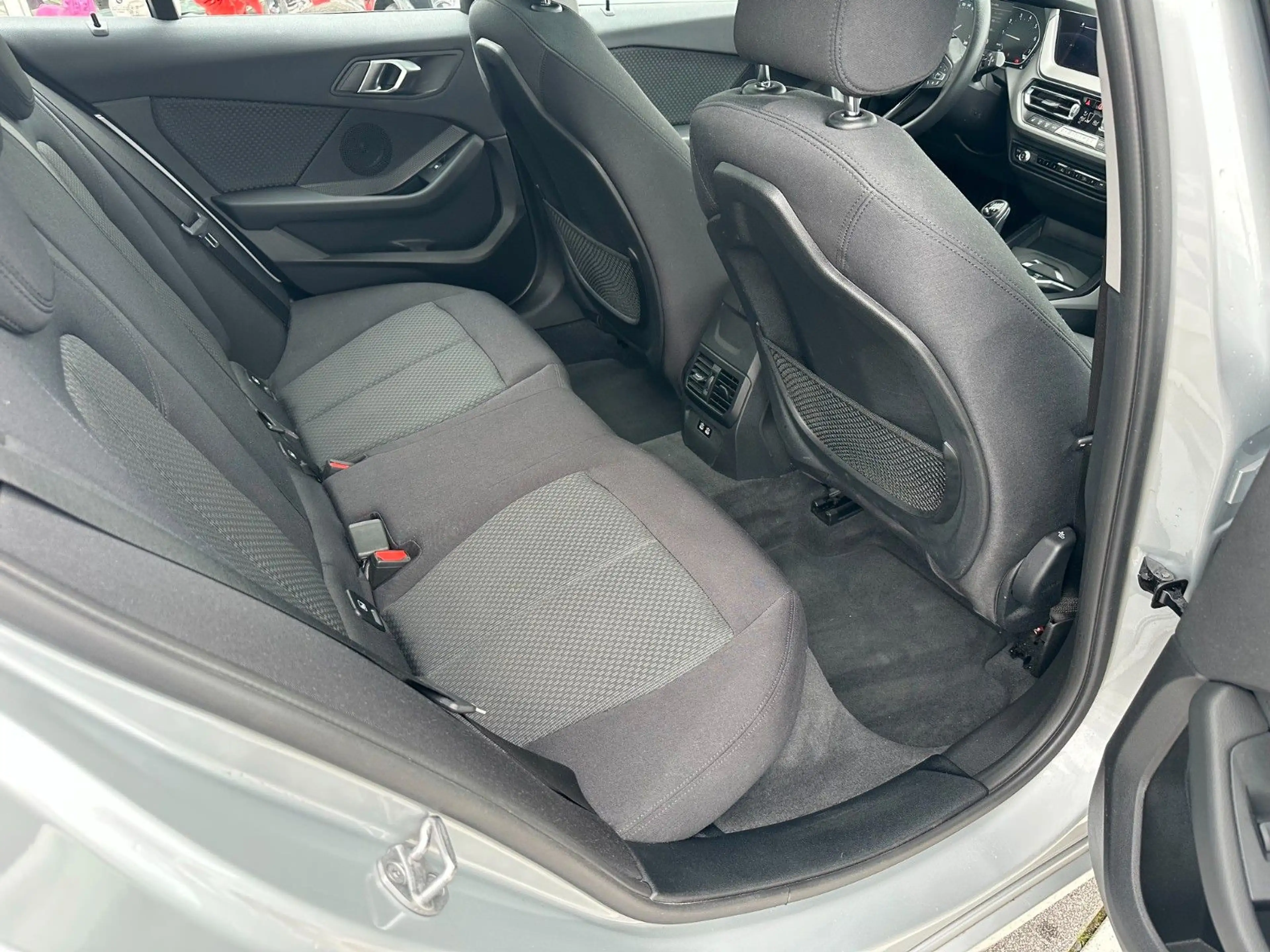 BMW 118 i Advantage,Navi,Ganzjahresr,1.Hand,Scheckh — photo 14