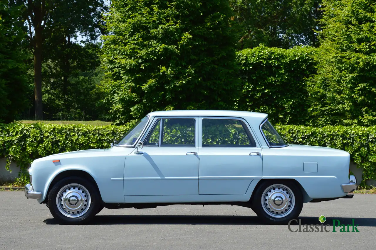 Alfa Romeo Giulia 1300, foto 2