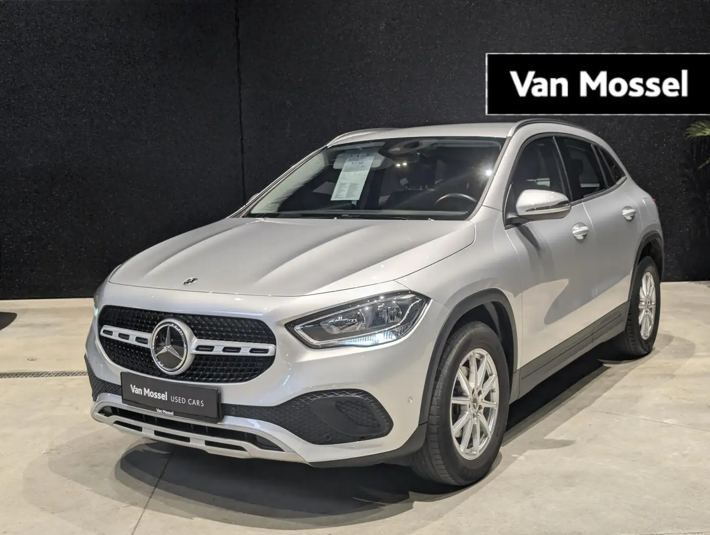 Mercedes-Benz GLA 180 GLA Business Solution Silber - 1