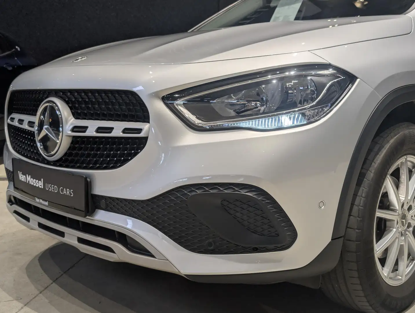 Mercedes-Benz GLA 180 GLA Business Solution Silber - 2