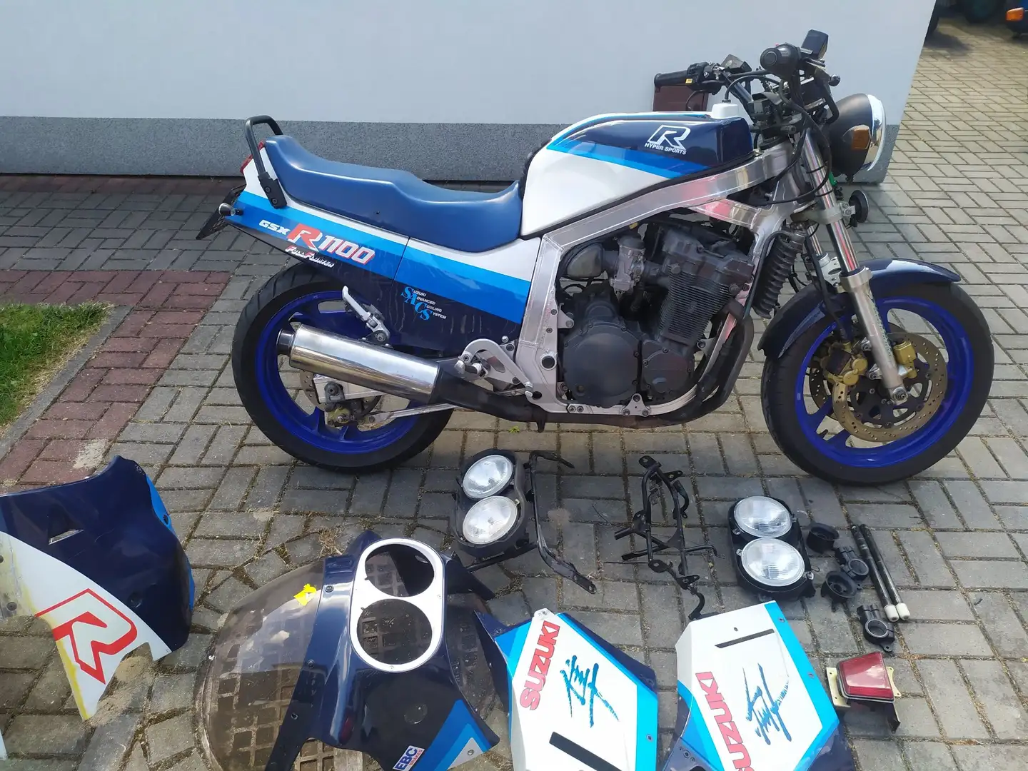 Suzuki GSX-R 1100 Blau - 2