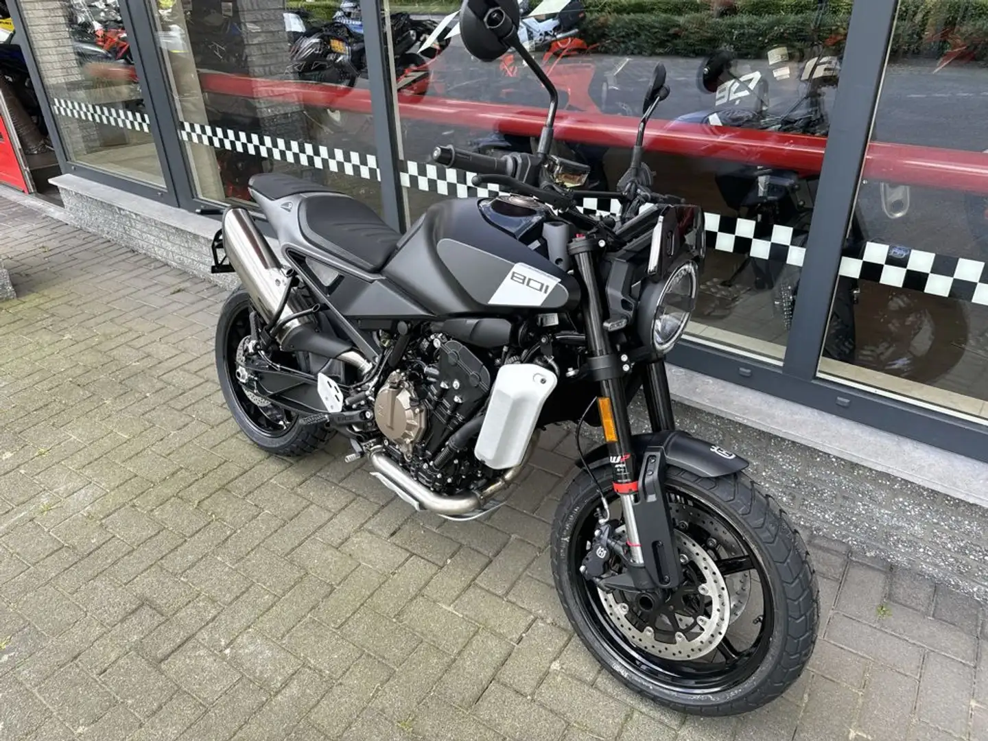 Husqvarna Svartpilen 801 - 2