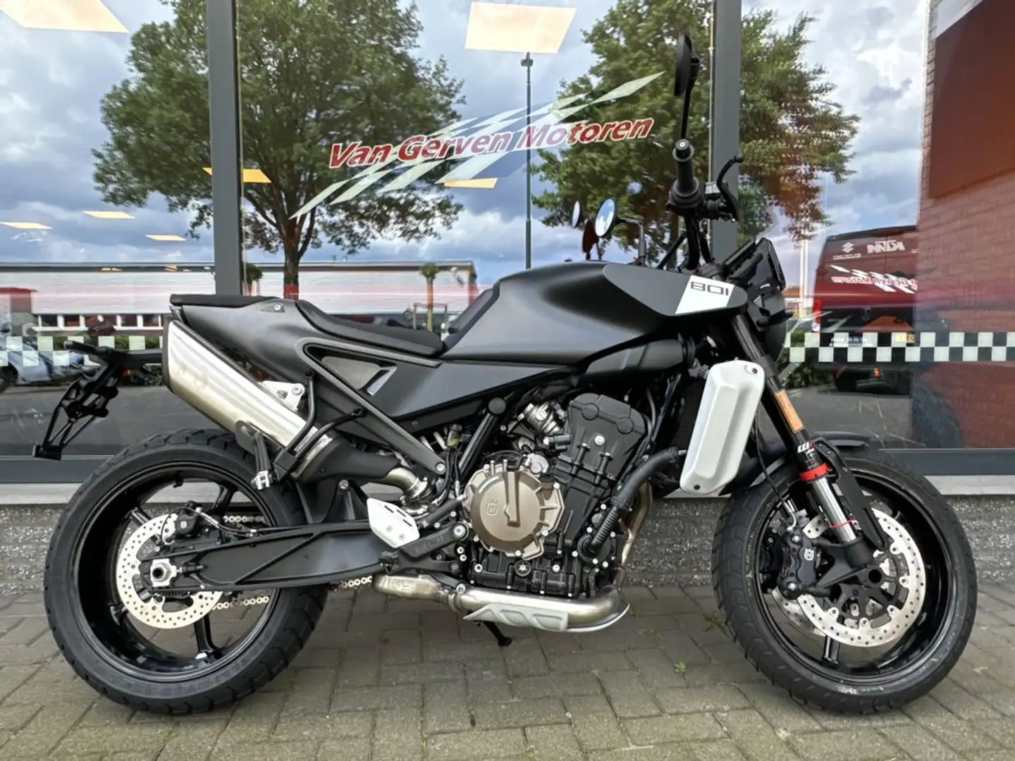 Husqvarna Svartpilen 801 - 1
