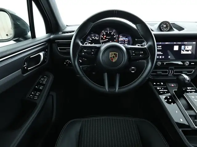 Porsche Macan view 10