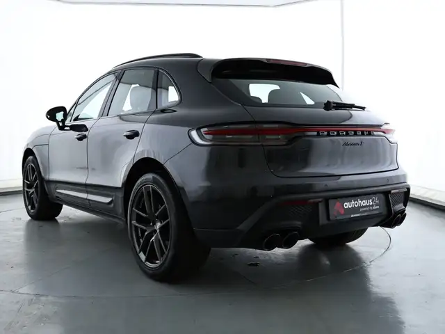 Porsche Macan view 4