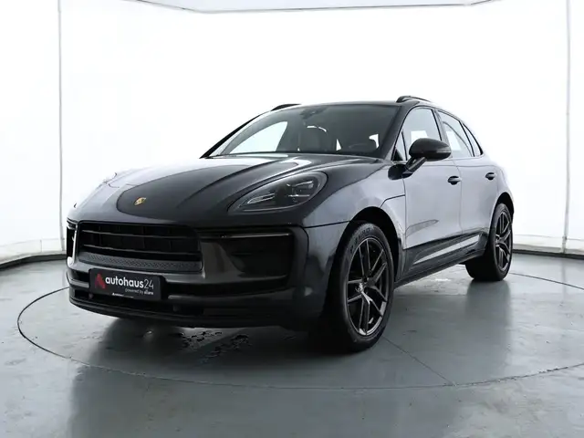 Porsche Macan view 3