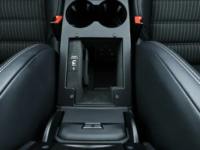 Porsche Macan view 14