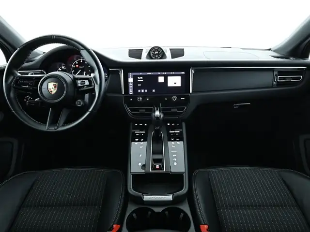 Porsche Macan view 9