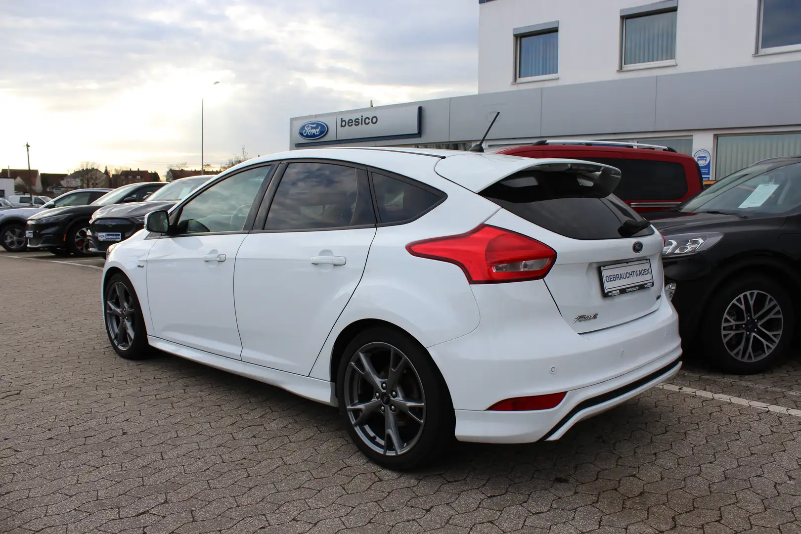 Ford Focus ST-Line 1,0EcoBoost*140PS*Xenon*Navi*18 Zoll*PDC* Blanco - 2