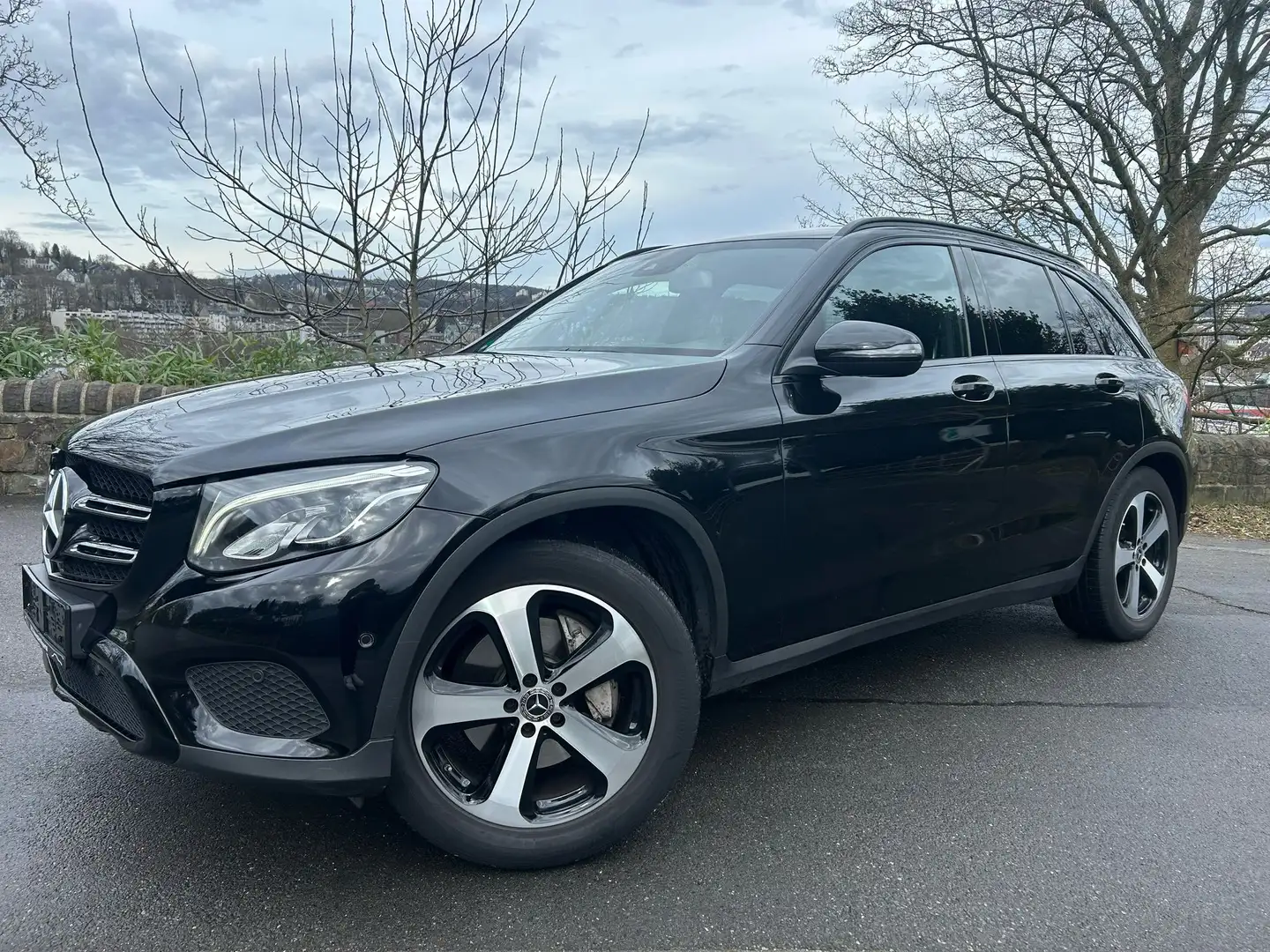 Mercedes-Benz GLC 220 d 4Matic 9G-TRONIC Night/Navi/R-Kam./Alu19" Schwarz - 1