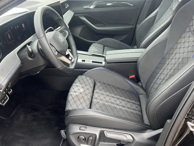 Volkswagen Passat view 9