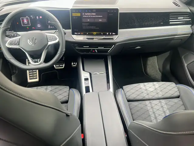Volkswagen Passat view 3