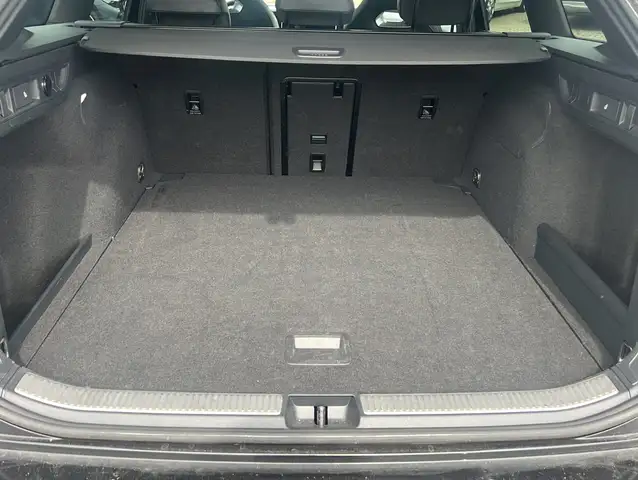 Volkswagen Passat view 14
