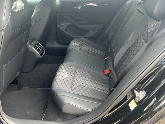Volkswagen Passat view 8