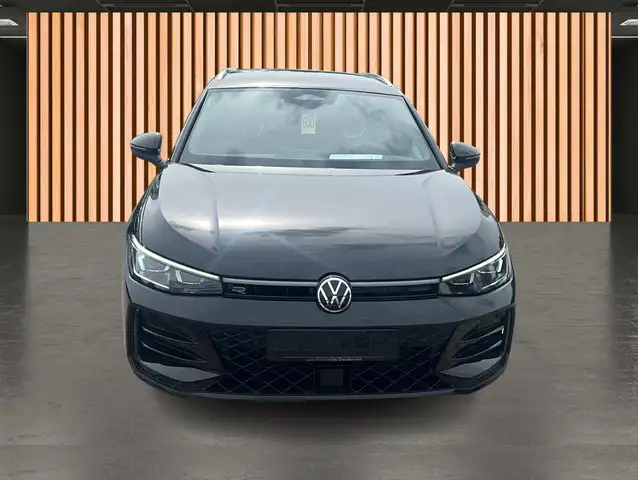 Volkswagen Passat view 4