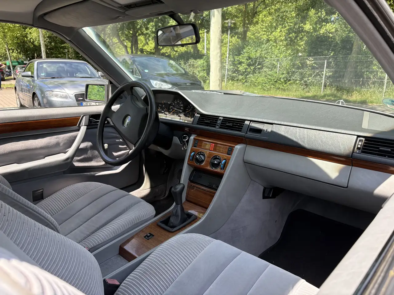 Mercedes-Benz CE 230 Oldtimer, foto 7