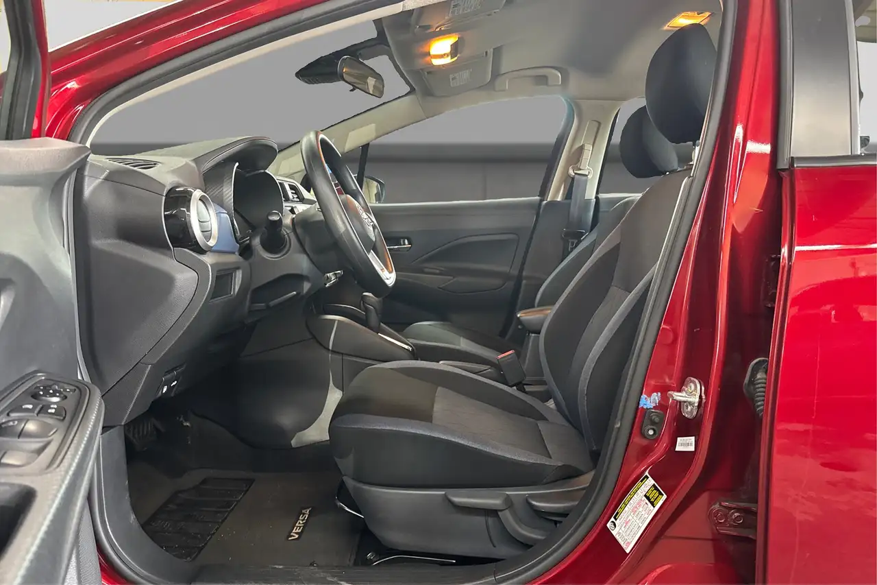 Nissan Versa photo Nissan Versa