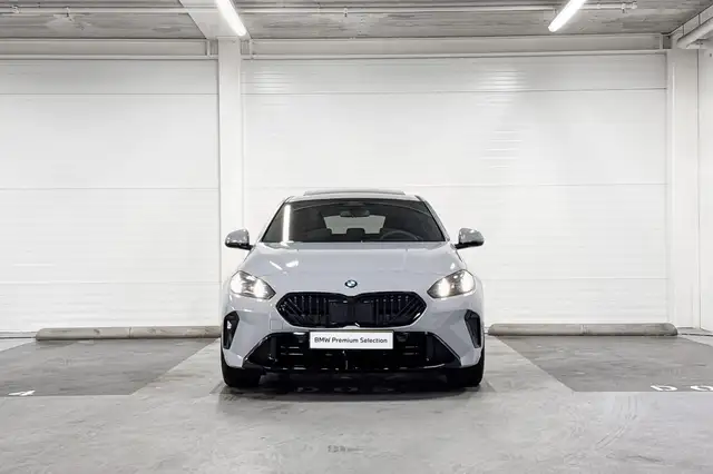 BMW 1 Series view 6