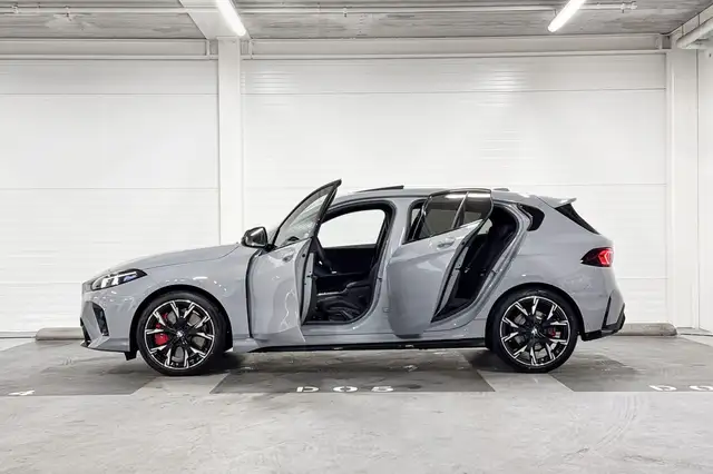 BMW 1 Series view 3
