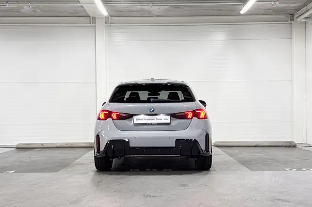 BMW 1 Series view 8